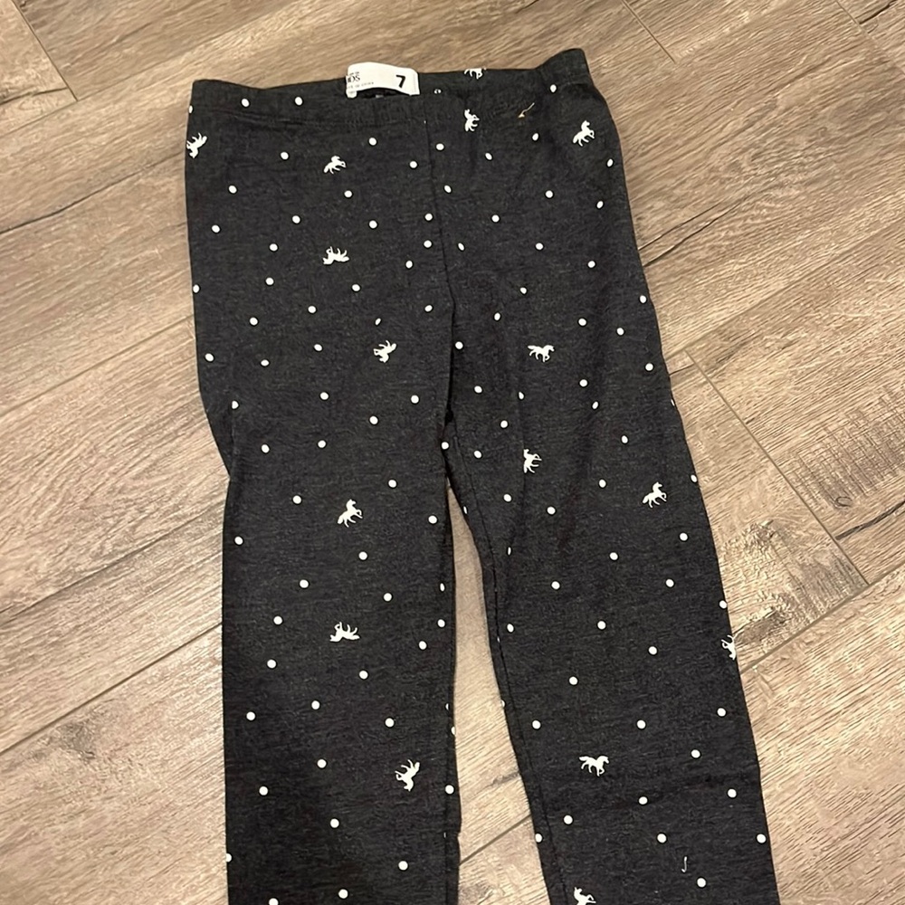 Supper cute unicorn and polka dot leggings!